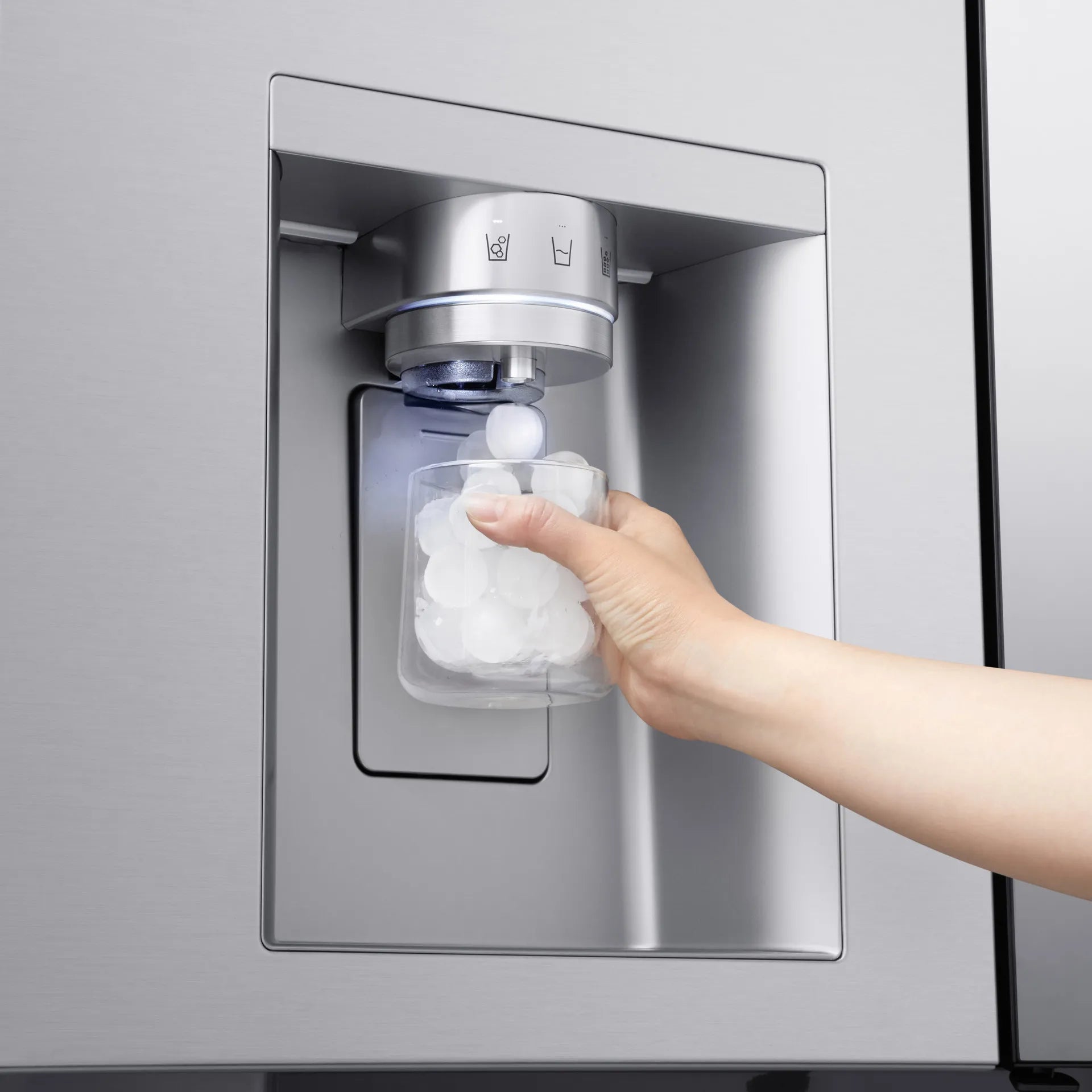 Réfrigérateur LG 29 pi³ InstaView™ MyColor™ Mini Craft Ice