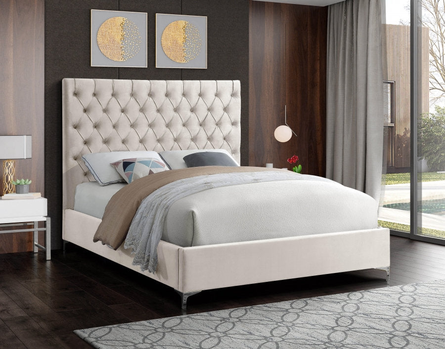 Lit en Velours Crème - Capitonnage Profond, Pieds en Or et Chrome Inclus avec Chaque Lit
