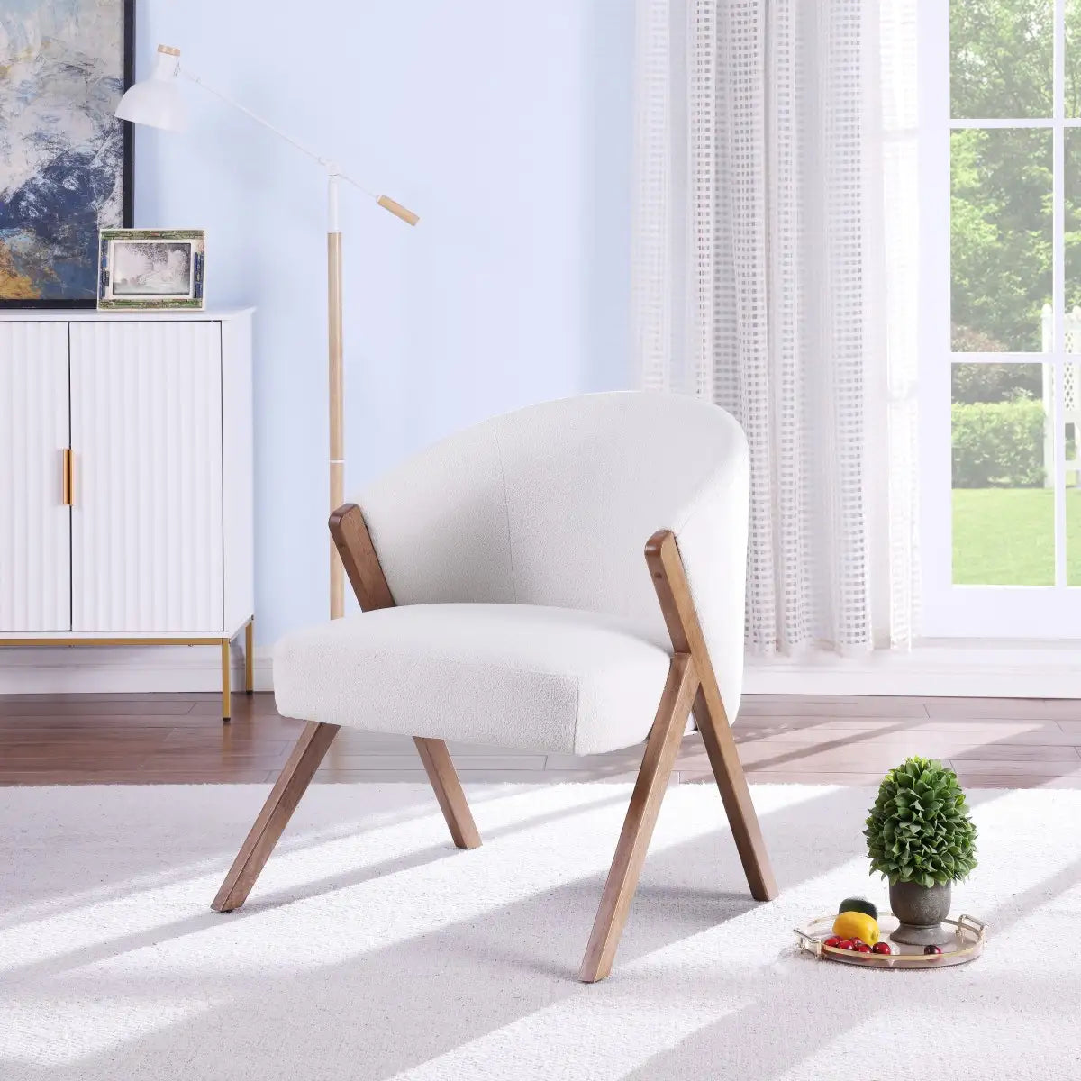 Fauteuil Maryk en bois massif | Crème enveloppante design
