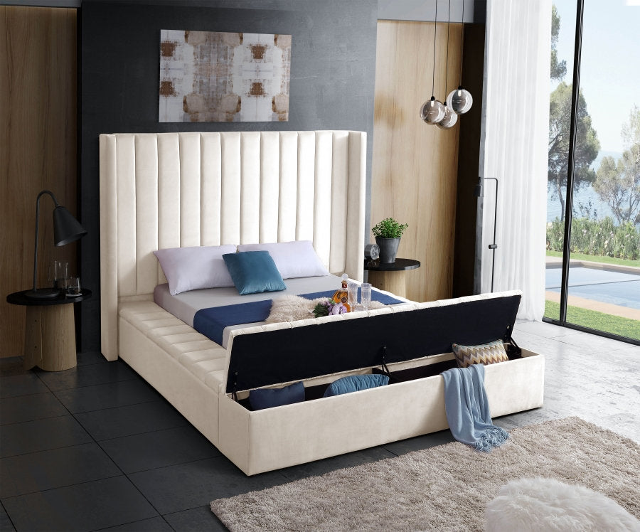 Lit en tissu velours crème avec capitonnage et 3 bancs de rangement