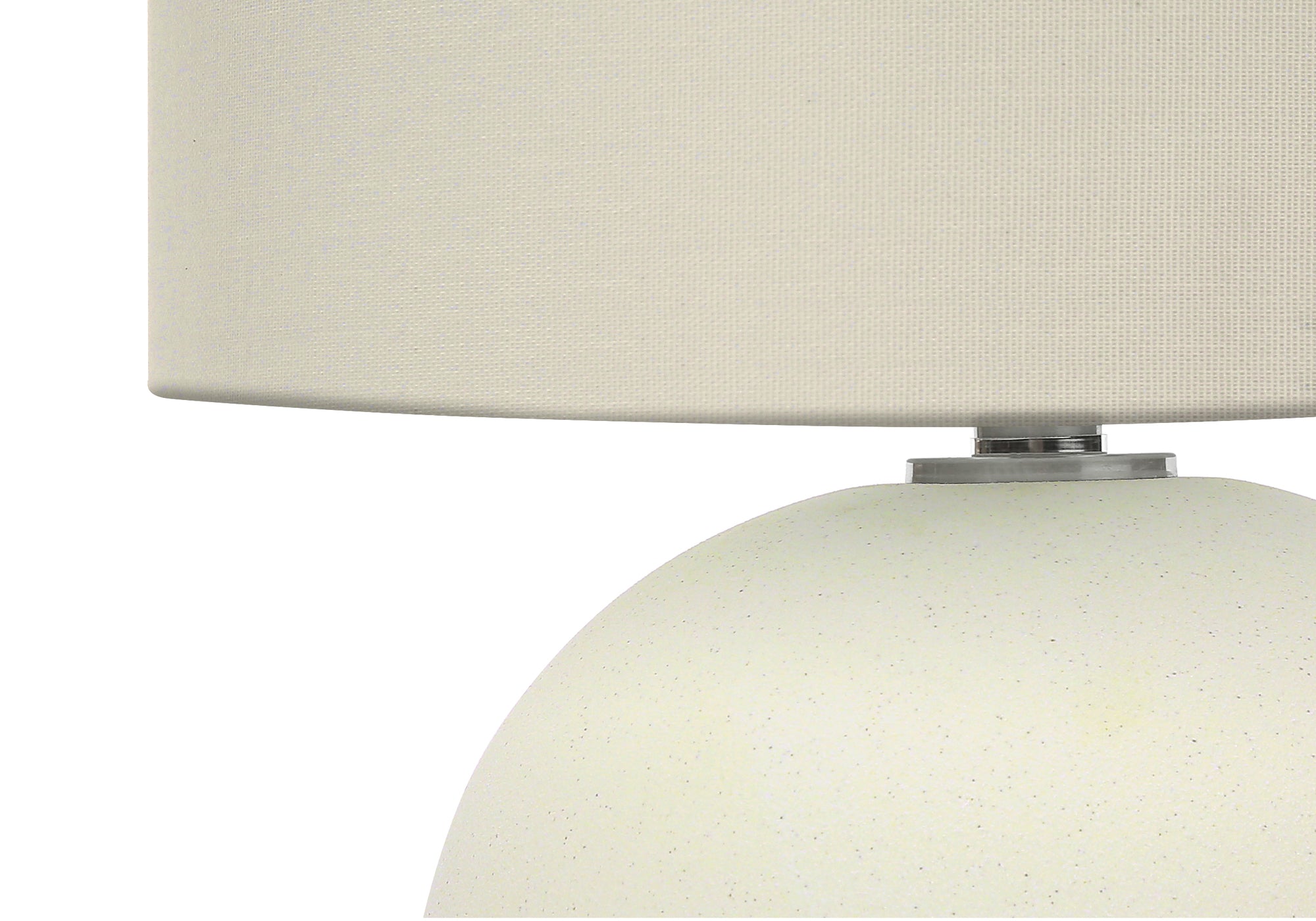 ÉCLAIRAGE - LAMPE DE TABLE 18"H CÉRAMIQUE CRÈME / ABAT-JOUR IVOIRE