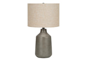 ÉCLAIRAGE - LAMPE DE TABLE 24"H BÉTON GRIS / ABAT-JOUR BEIGE