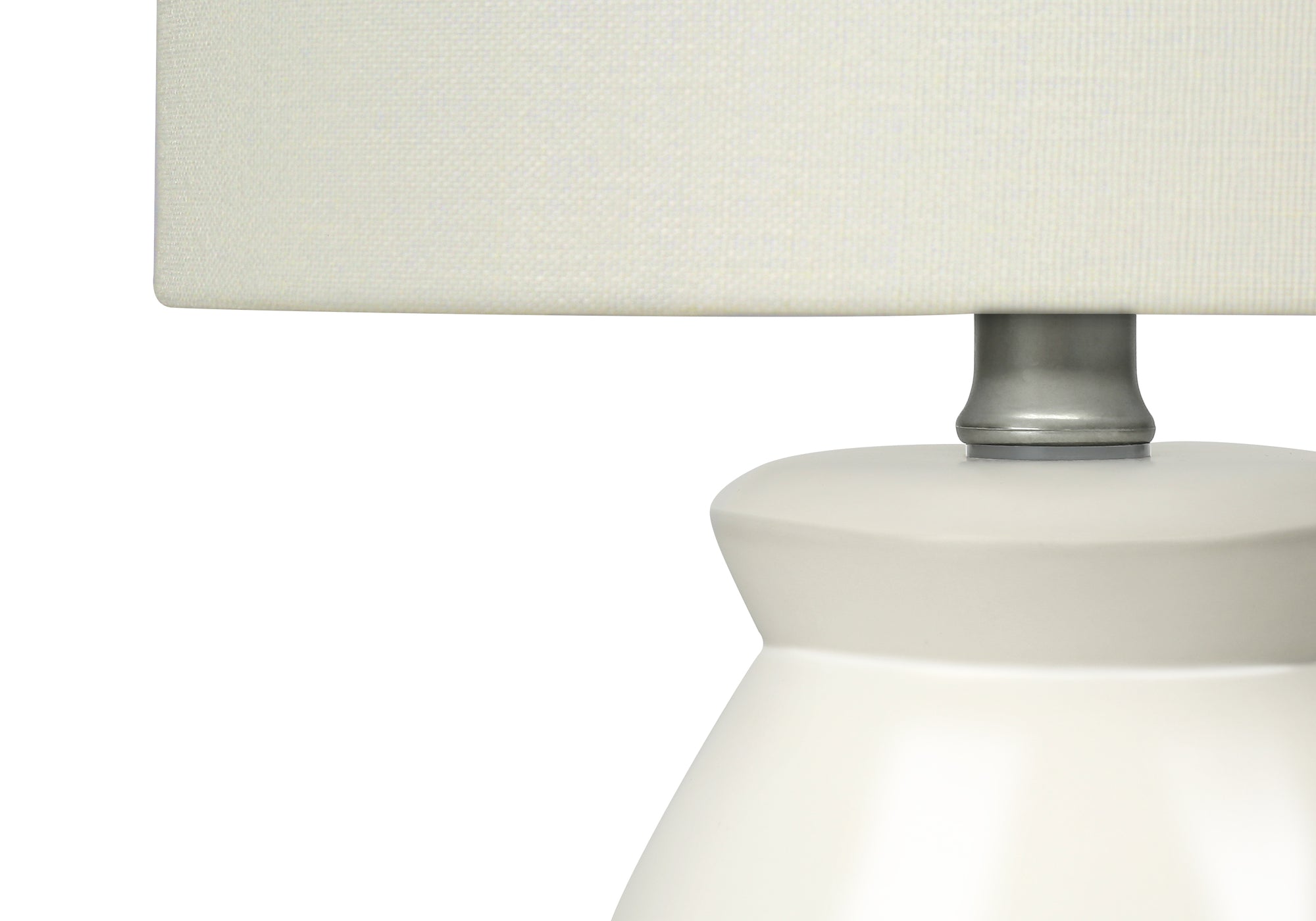 ÉCLAIRAGE - LAMPE DE TABLE 17" H CÉRAMIQUE CRÈME / ABAT-JOUR IVOIRE