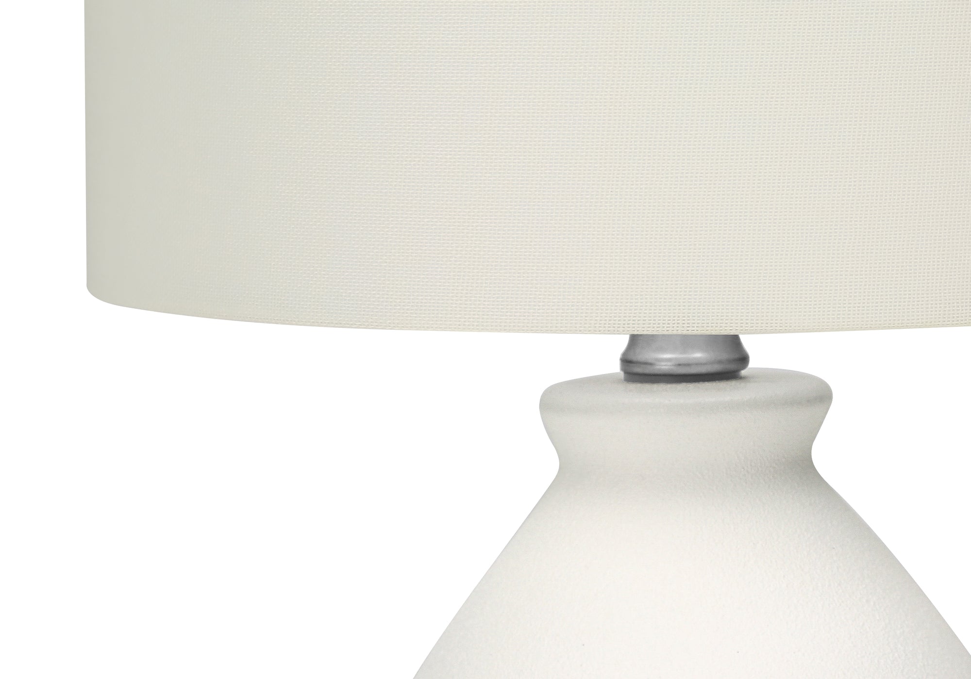 ÉCLAIRAGE - LAMPE DE TABLE 17" H CÉRAMIQUE CRÈME / ABAT-JOUR IVOIRE