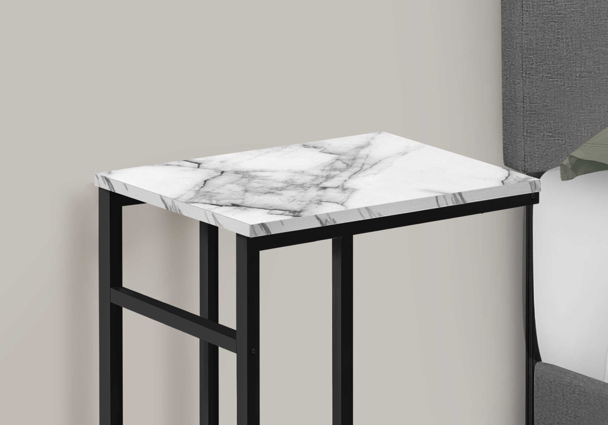 TABLE D'APPOINT - 24"H / MARBRE BLANC / METAL NOIR ( Meuble Mtl )