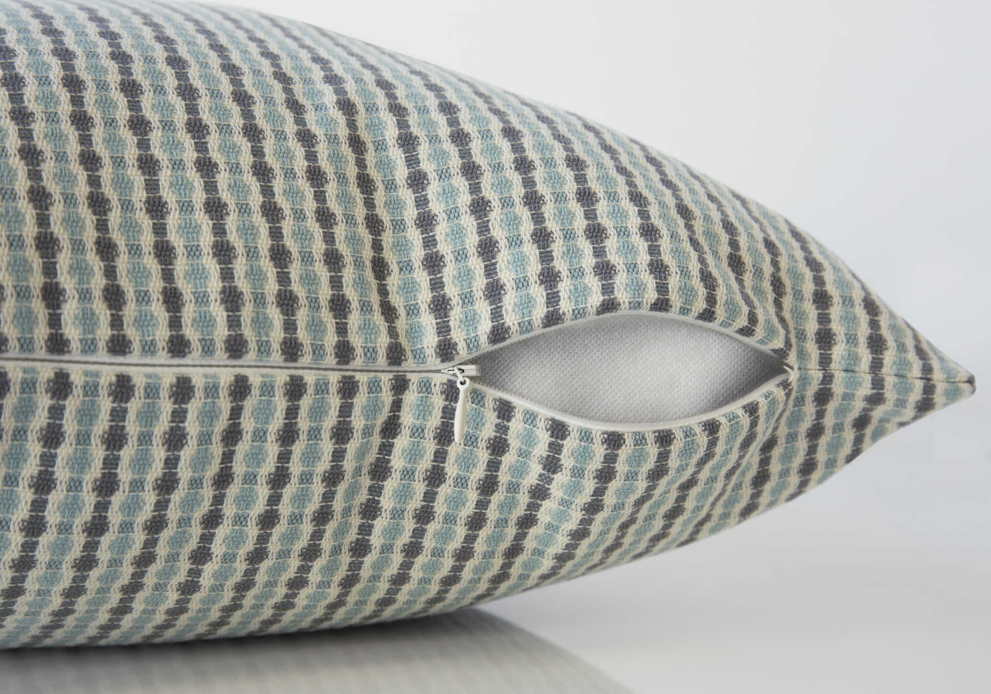 COUSSIN - 18"X 18" / BLEU CLAIR / POIS ABSTRAIT GRIS / 2PCS ( Meuble Mtl )