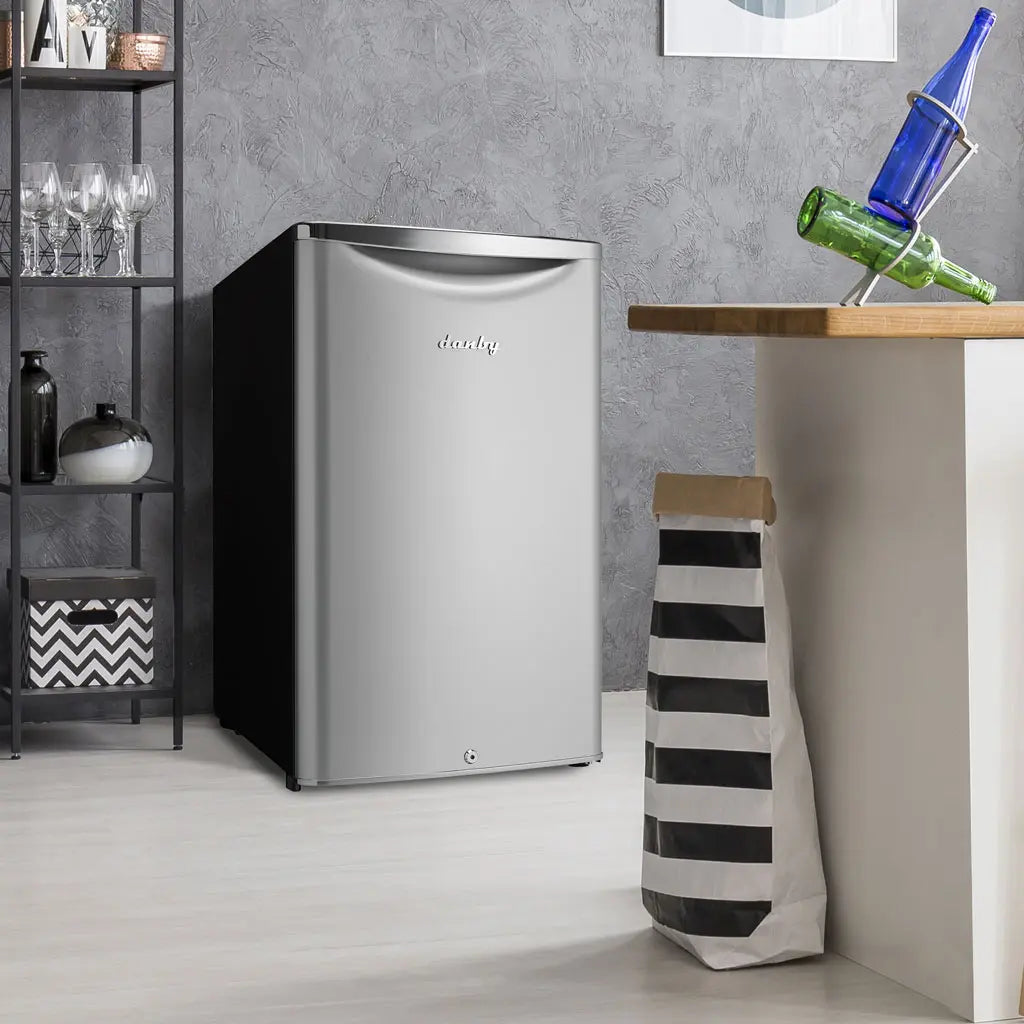 Réfrigérateur Danby 4,4 pi³ Retro Argent sans Congélateur
