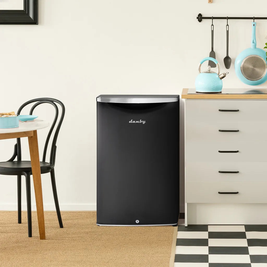 Réfrigérateur Danby 4,4 pi³ Retro Argent sans Congélateur