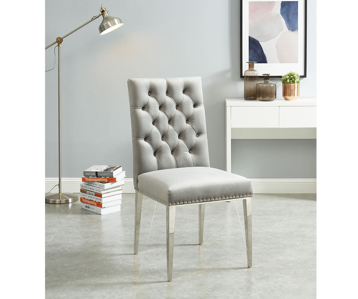 Chaises Regan (2 par boîte) ( Meuble Mtl )