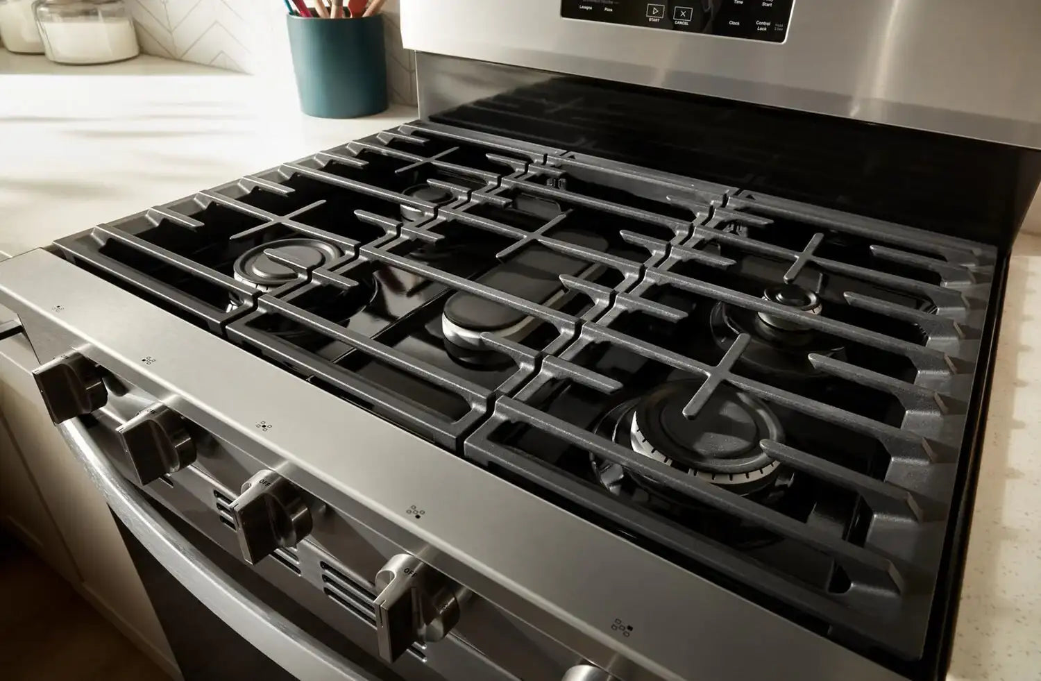 Cuisinière Whirlpool 30" 5 pi³ Gaz Air Fry Autonettoyante Inox Anti-traces WFGS5030RZ