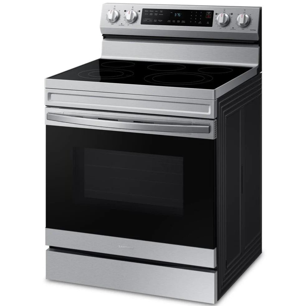 Cuisinière électrique Samsung 6,3 pi³ avec friture à air chaud en inox NE63A6511SS