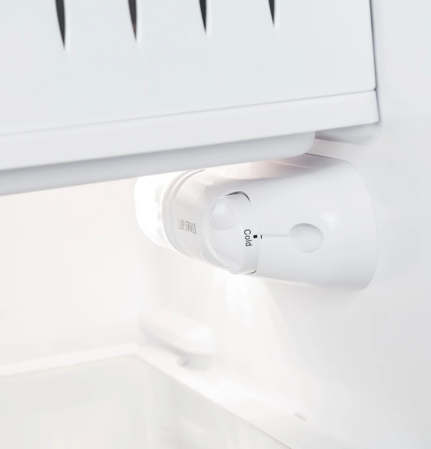 Mini-réfrigérateur GE 24" 5,6 pi³ en acier inoxydable avec éclairage DEL GCE06GSHSB
