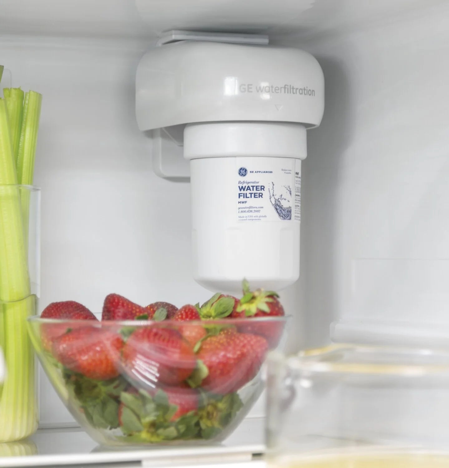 Réfrigérateur GE 24,9 pi³ Congélateur Bas 33" Inox sans Trace