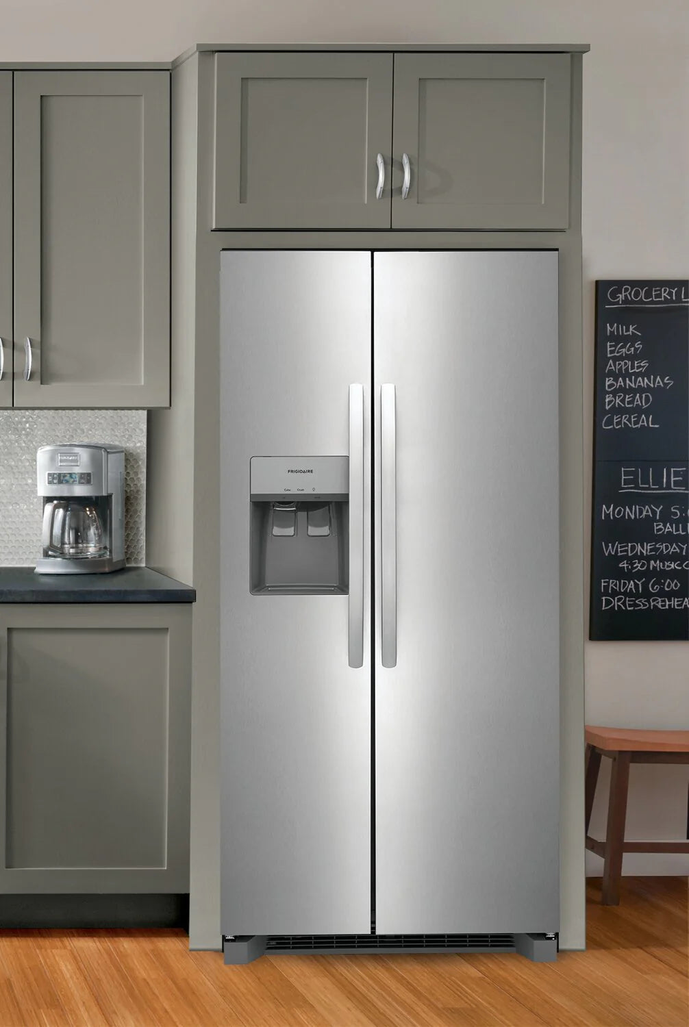 Frigidaire Réfrigérateur côte-à-côte de 33 po, 22,3 pi³ en acier inoxydable avec distributeur d'eau et de glaçons FRSS2323AS
