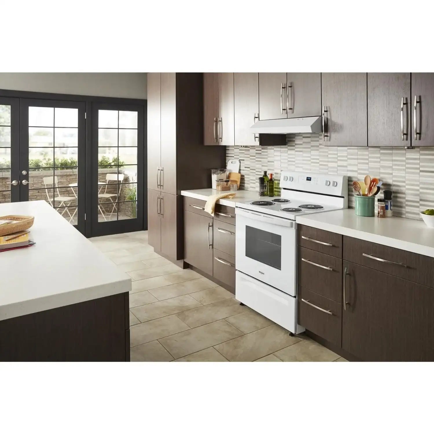 Cuisinière électrique Whirlpool 30 po 4,8 pi³ blanche à serpentins SpillGuard YWFC150M0JW