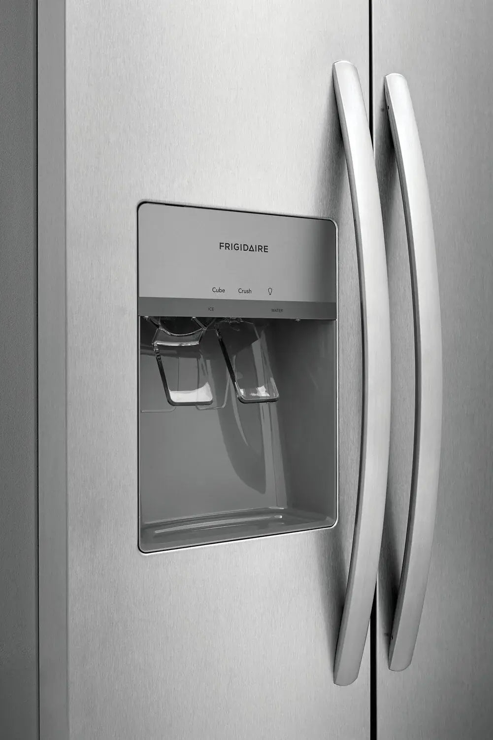 Frigidaire Réfrigérateur côte-à-côte de 33 po, 22,3 pi³ en acier inoxydable avec distributeur d'eau et de glaçons FRSS2323AS