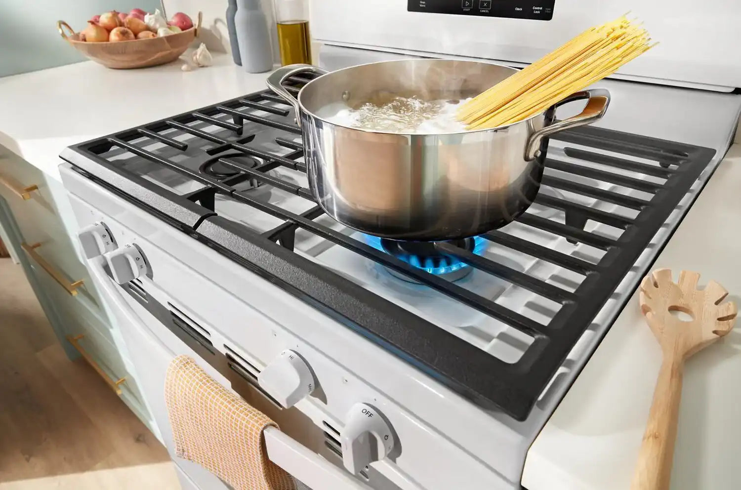 Cuisinière à gaz Whirlpool 30 po, 5,3 pi³, blanche, SpeedHeat