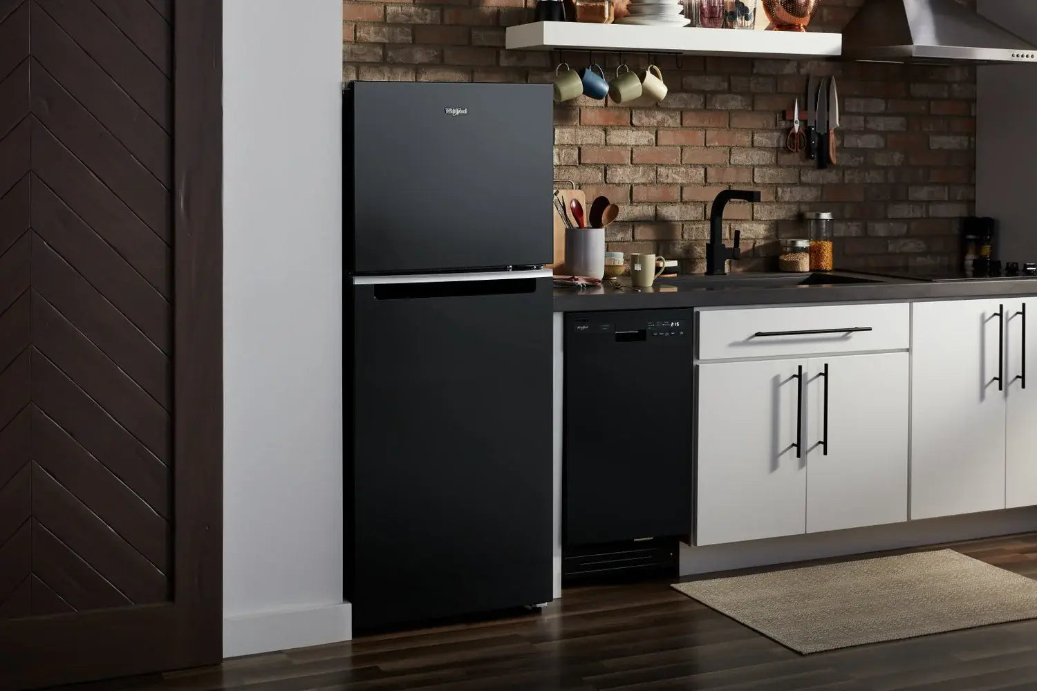 Réfrigérateur Whirlpool 11,6 pi³ Noir 24 po WRT312CZJB