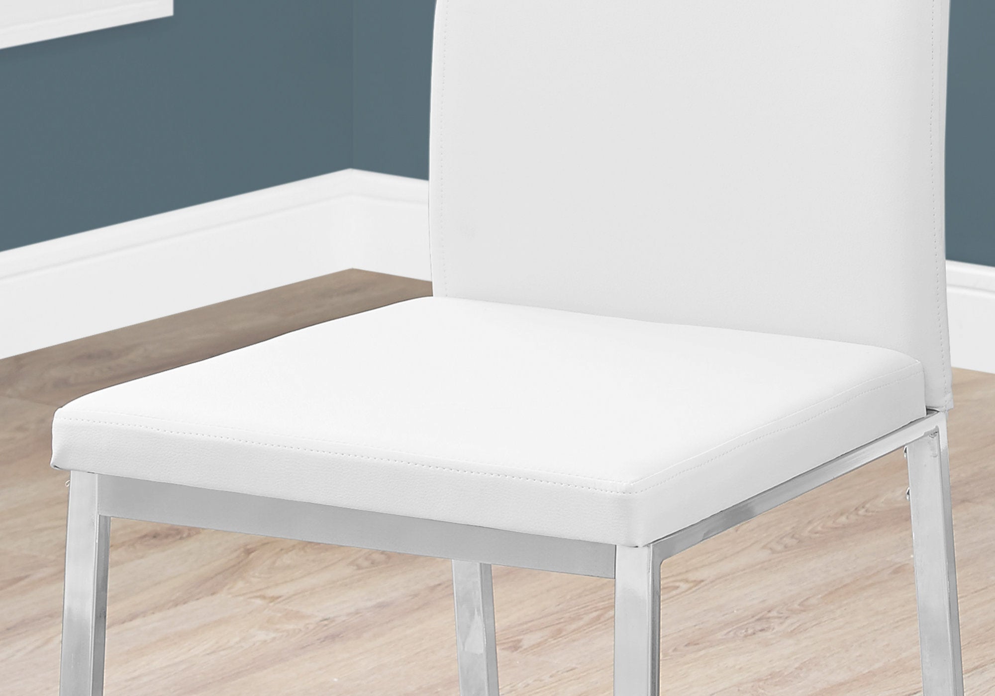 CHAISE DE SALLE A MANGER - 2PCS / 38"H / SIMILI-CUIR BLANC / CHROME