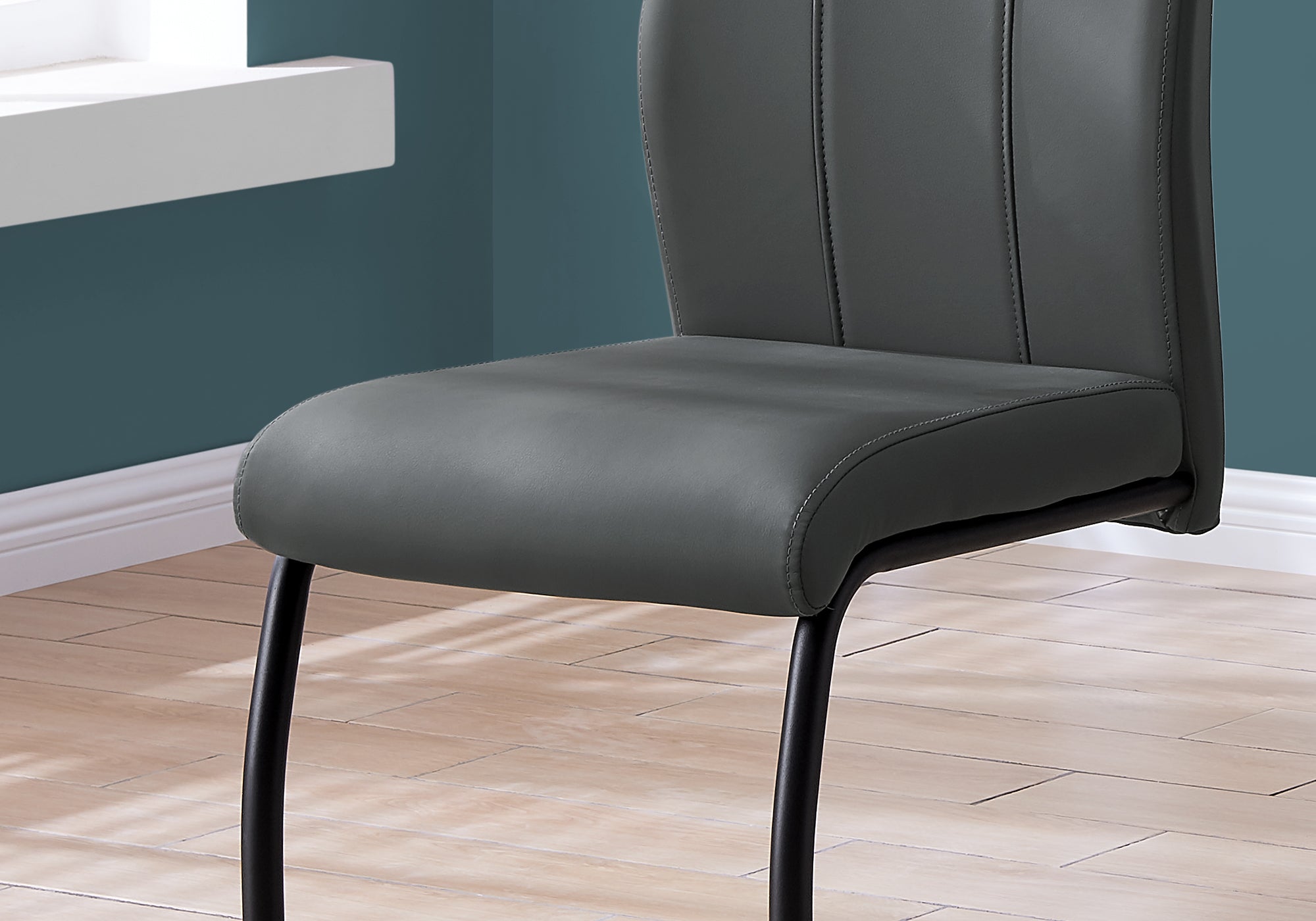 CHAISE DE SALLE A MANGER - 2PCS / 39"H / SIMILI-CUIR GRIS / METAL