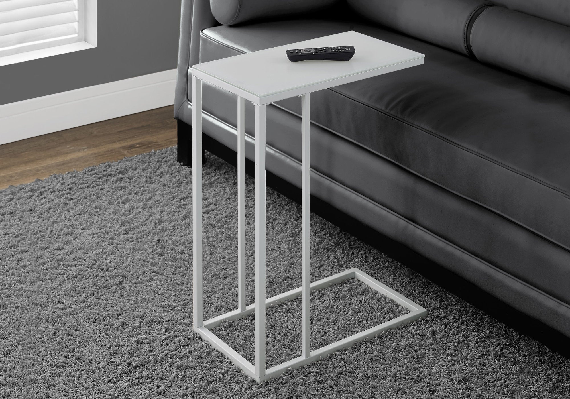 TABLE D'APPOINT - MÉTAL BLANC AVEC VERRE TREMPÉ GIVRÉ