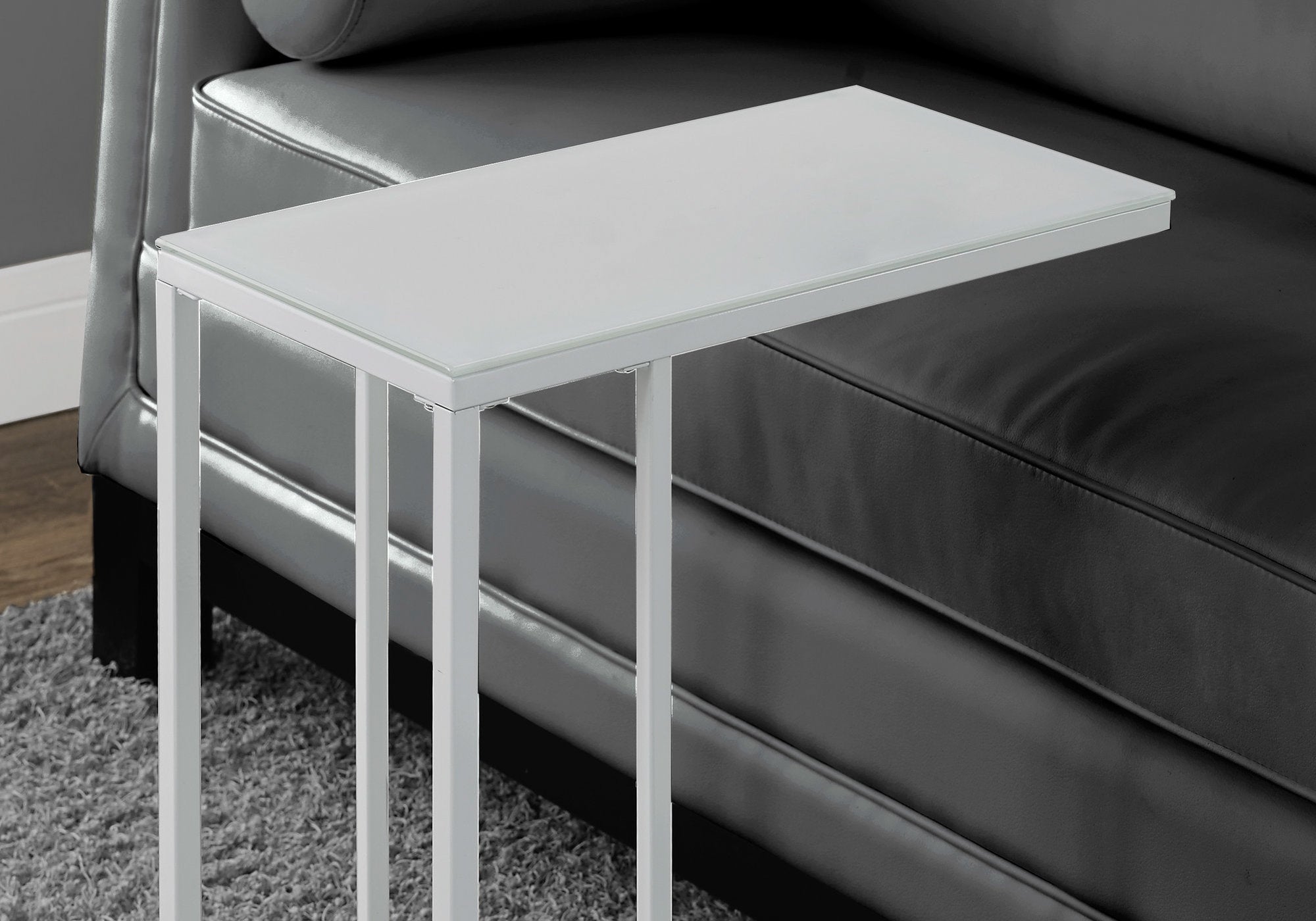 TABLE D'APPOINT - MÉTAL BLANC AVEC VERRE TREMPÉ GIVRÉ