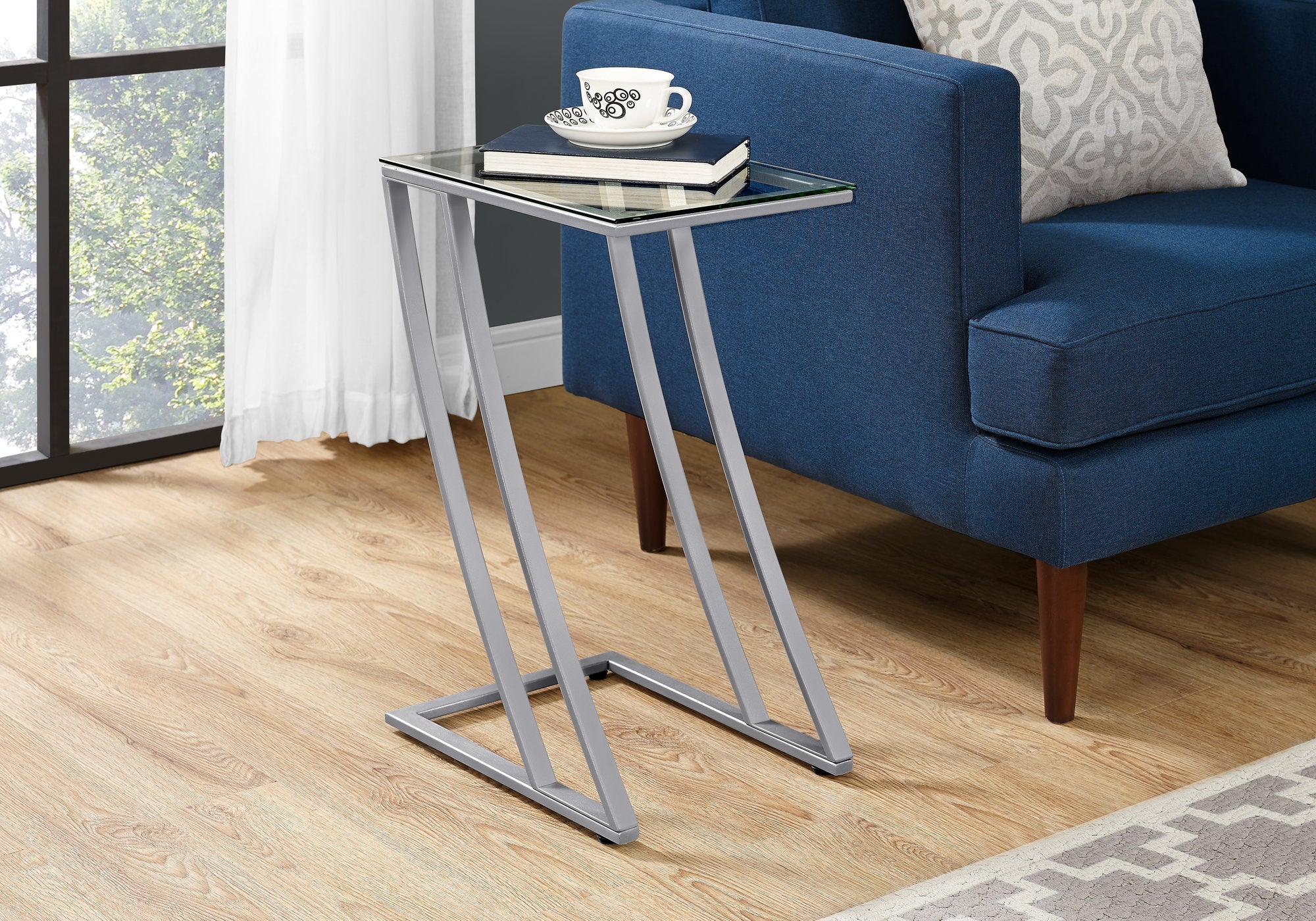 TABLE D'APPOINT - MÉTAL ARGENT AVEC VERRE TREMPÉ 