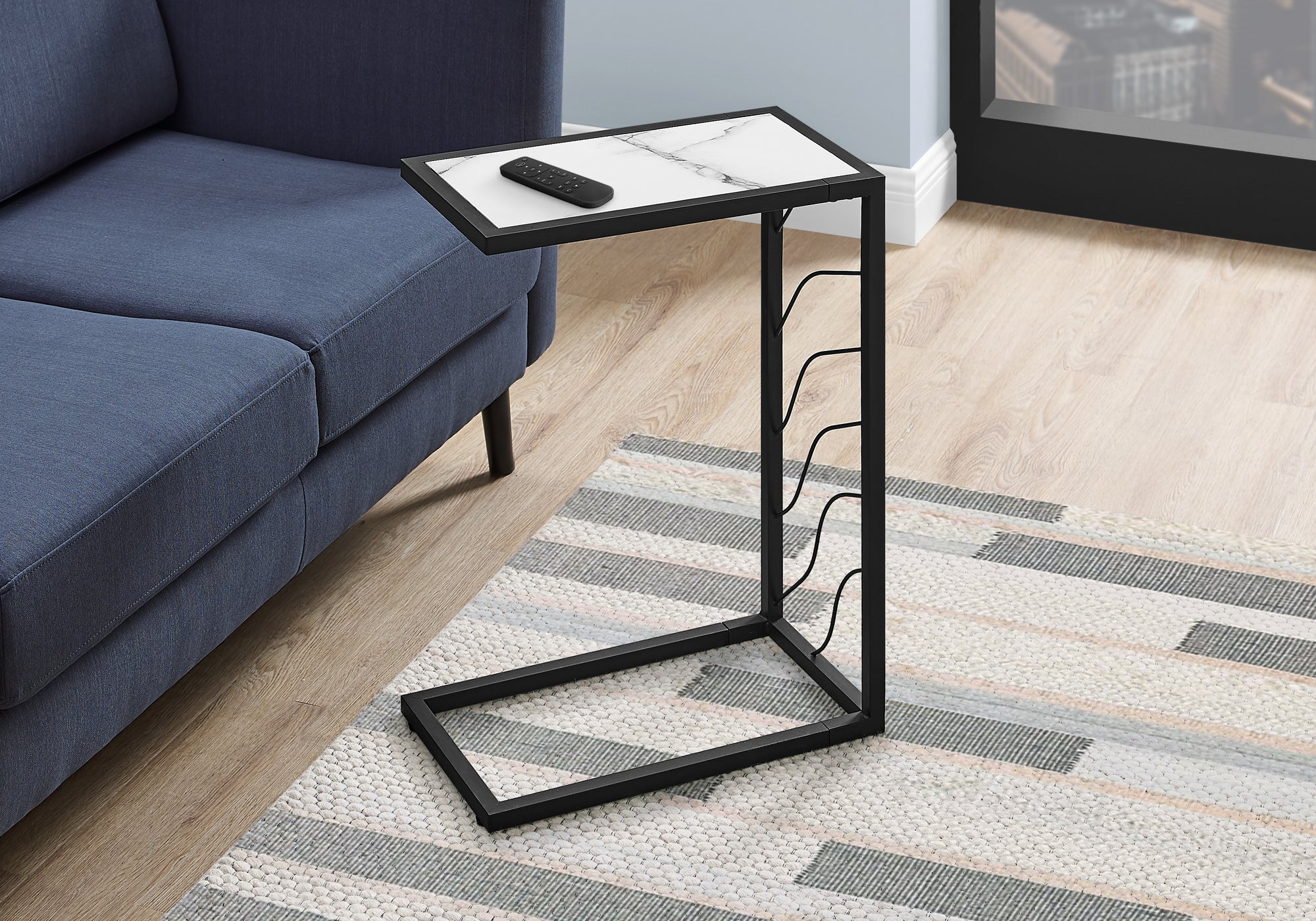TABLE D'APPOINT - 25"H / ASPECT MARBRE BLANC / METAL NOIR