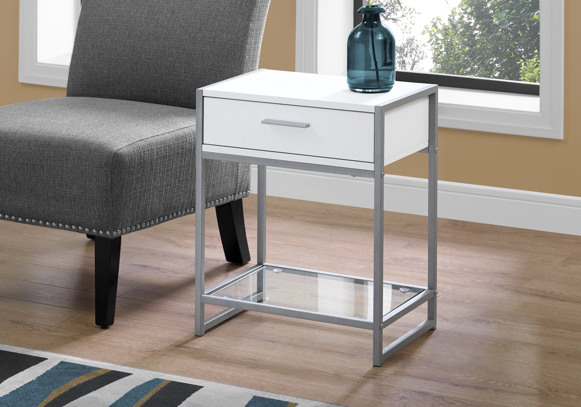 TABLE D'APPOINT - 22"H / BLANC/ METAL ARGENT/ VERRE TREMPE