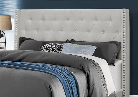 LIT - GRAND LIT / VELOURS GRIS PÂLE AVEC BORDURES CHROMÉES
