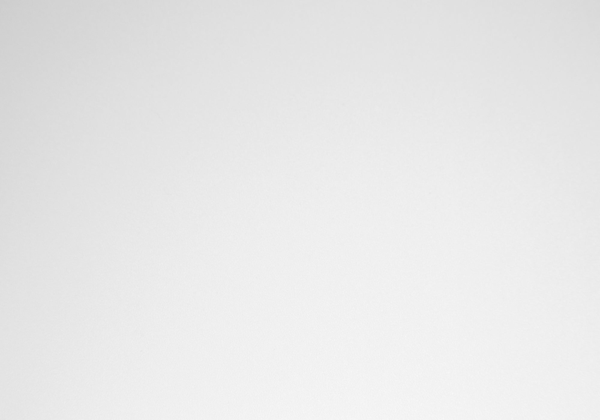 BUREAU D'ORDINATEUR - 55"L / DESSUS BLANC / COIN METAL NOIR