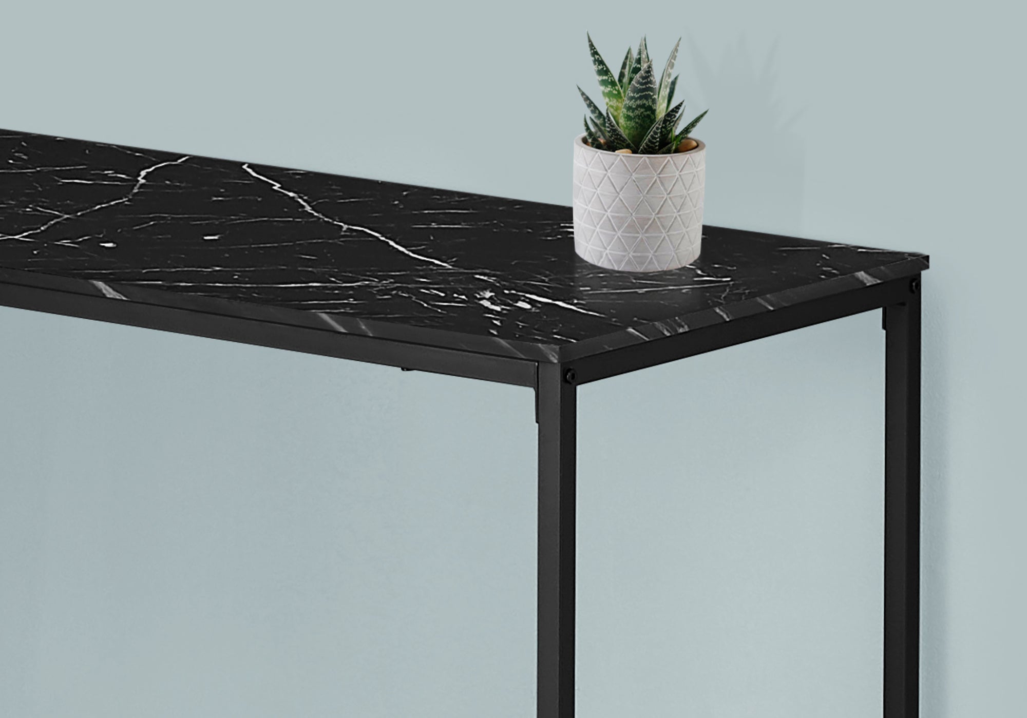 BUREAU D'ORDINATEUR - 58"L / MARBRE NOIR / COIN METAL NOIR