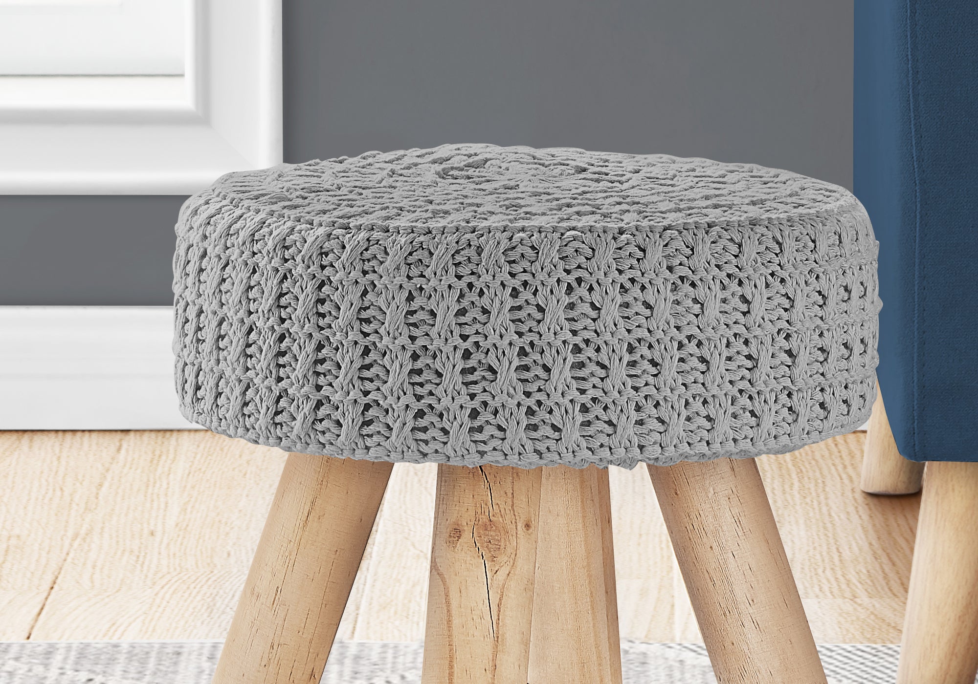 POUF - TRICOT GRIS / PIEDS BOIS NATUREL
