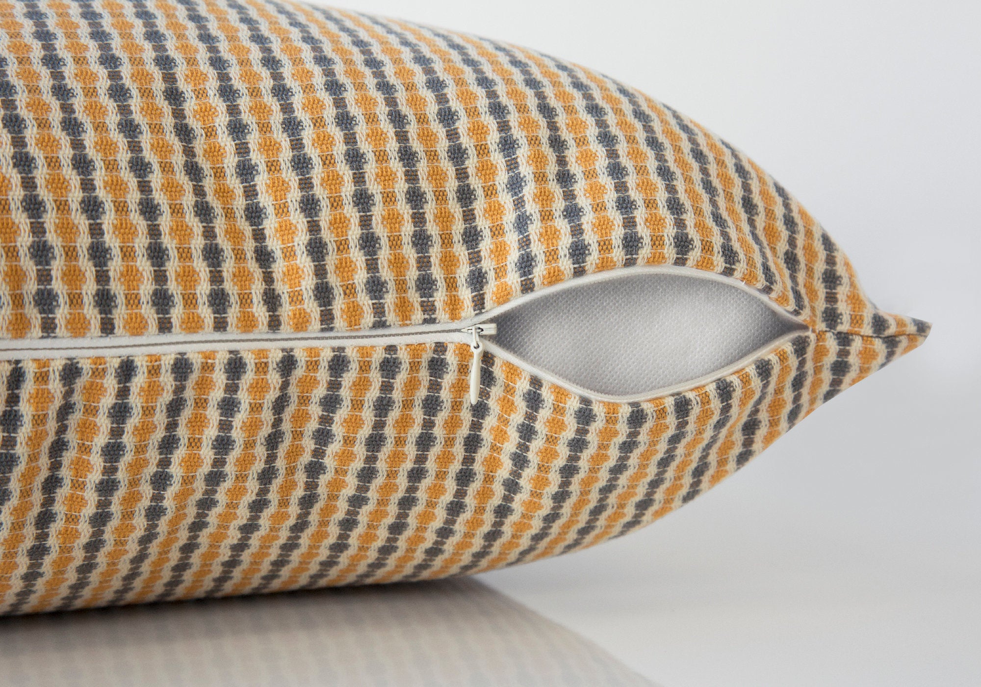 COUSSIN - 18"X 18" / OR / POIS ABSTRAIT GRIS / 2PCS