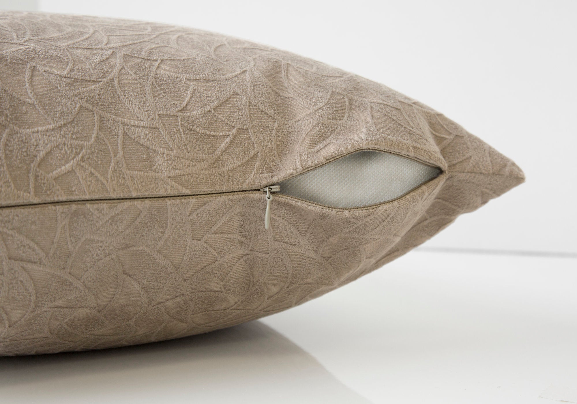 COUSSIN - 18"X 18" / VELOURS TAUPE FLORAL / 1PC