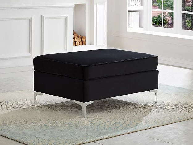 Pouf en velours noir avec pieds chromés